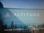 Pyramide und Dreieck ohne Auge Logo Altitude