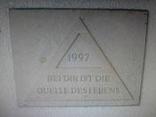 Pyramide und Dreieck ohne Auge Bewegungen Kirchen Sekten